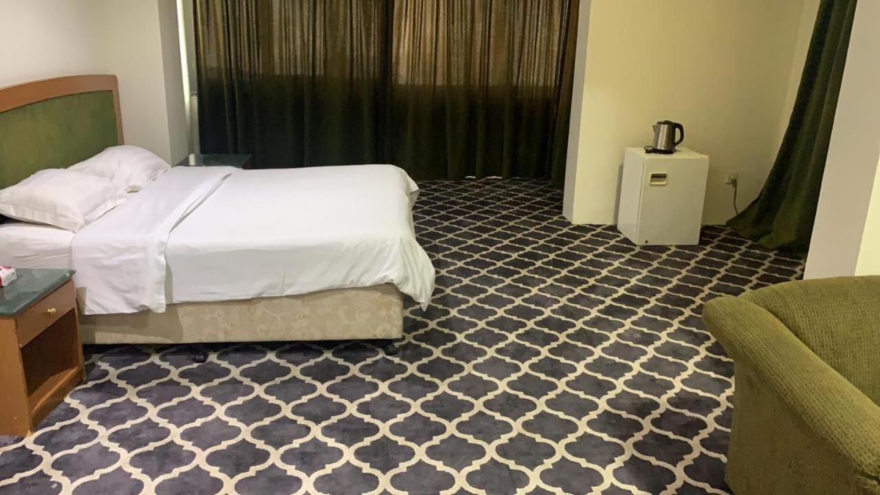 Al Aziziyah Hotel And Suites Khamis Mushait Exterior photo